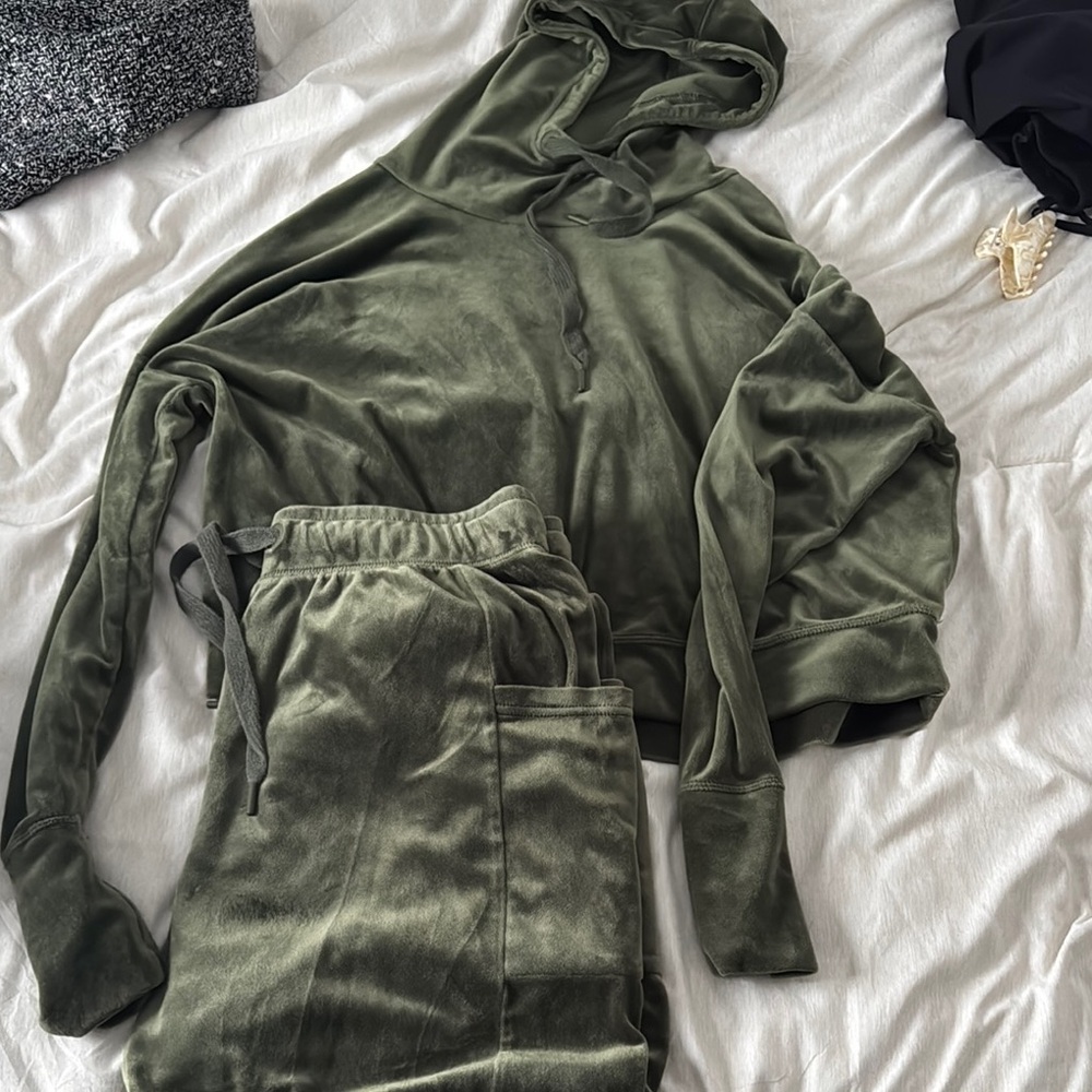 Aerie Offline Velour Hoodie and Joggers Set